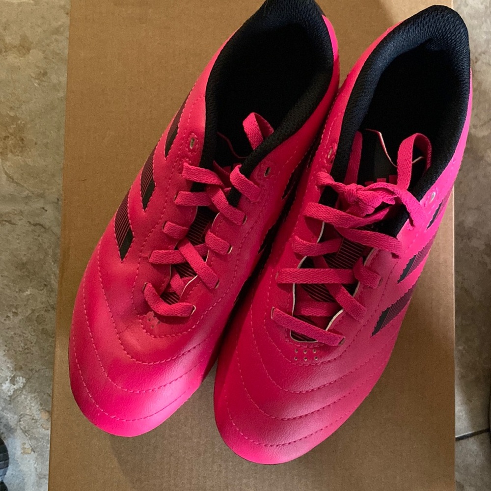 Soccer shoes